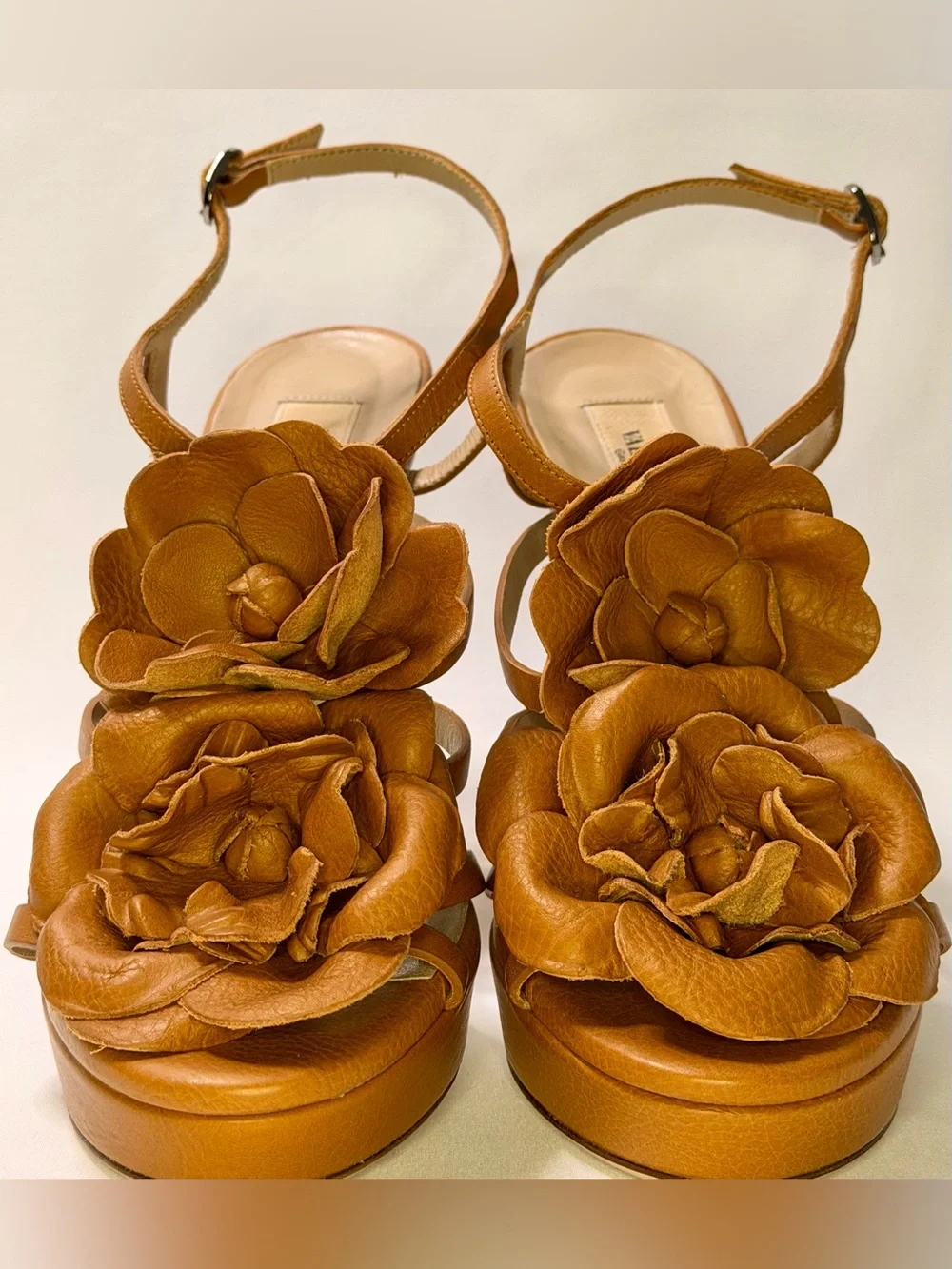 Valentino Garavani 2004 Archive Tan Leather Flower Rosette Platform Sandals 38.5